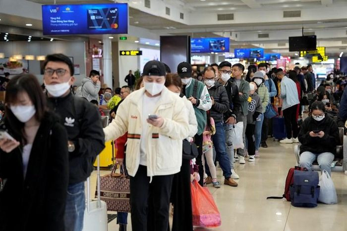 Sân bay đông nghịt hành khách ngày cuối kỳ nghỉ Tết Nguyên đán